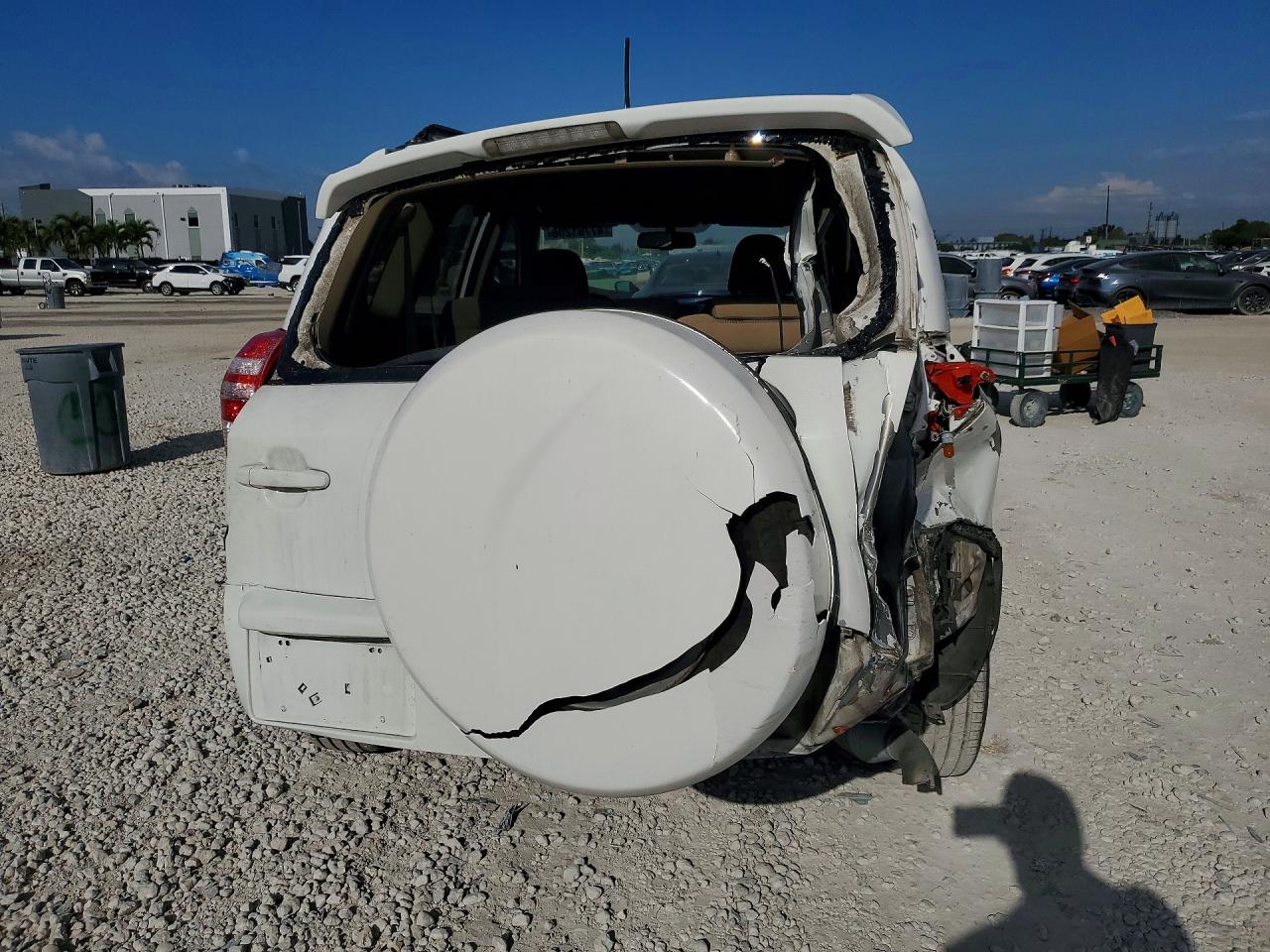 2011 TOYOTA RAV4 BASE photo 6
