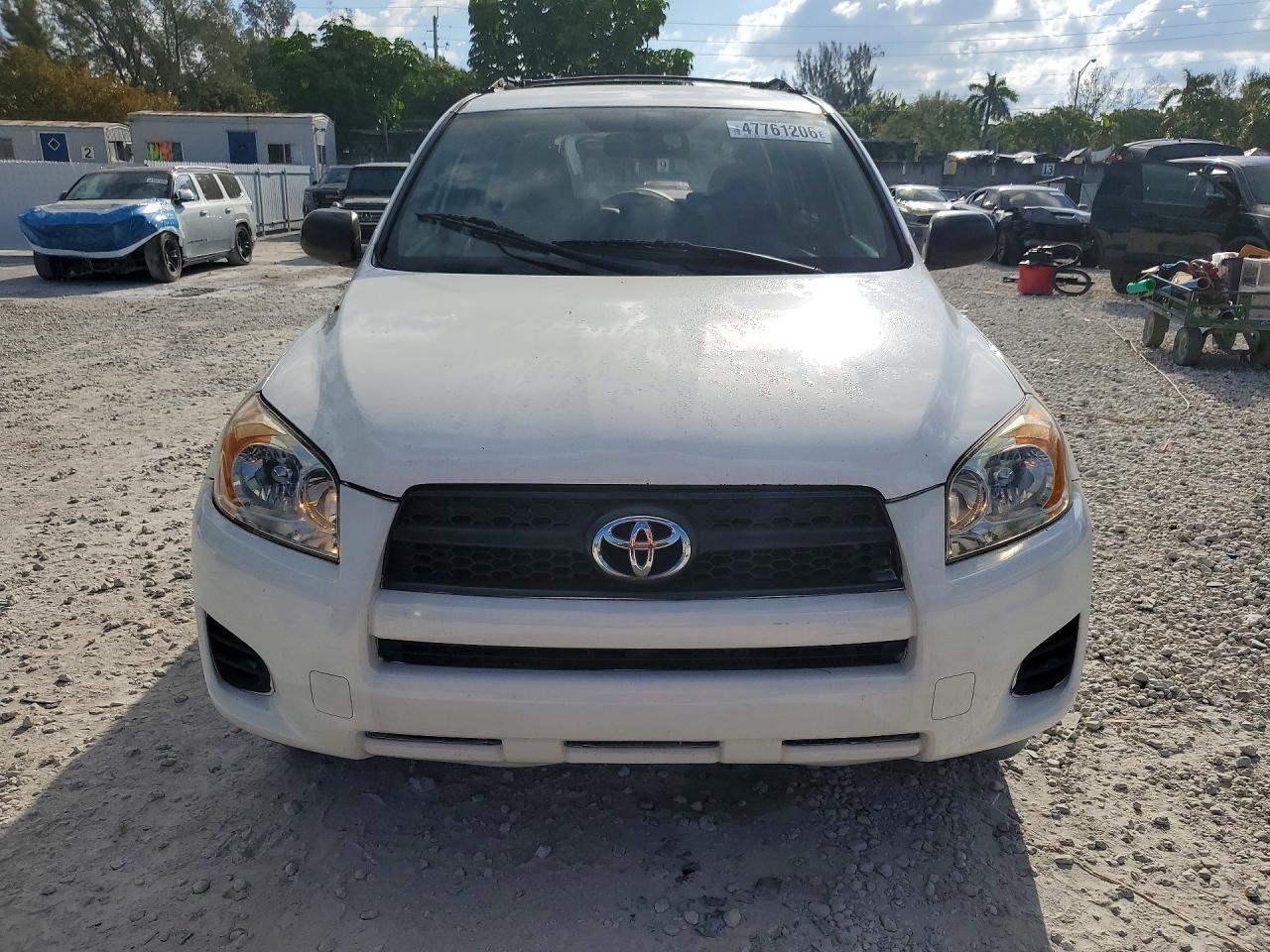 2011 TOYOTA RAV4 BASE photo 5