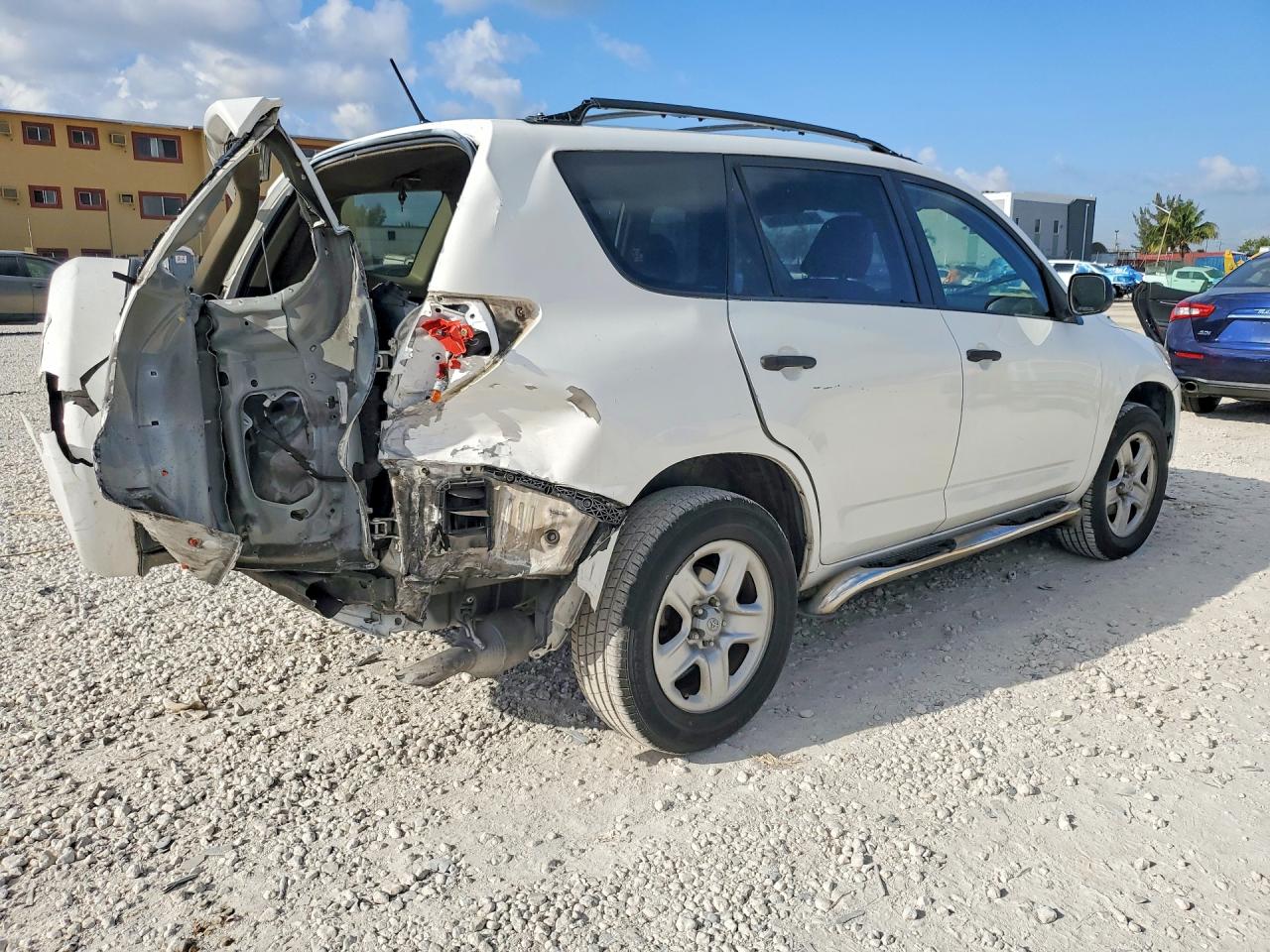 2011 TOYOTA RAV4 BASE photo 3