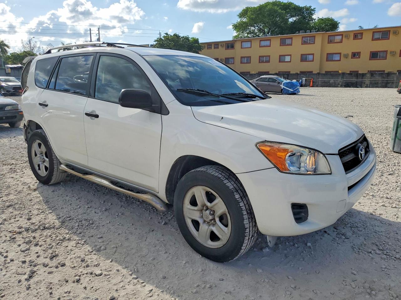 2011 TOYOTA RAV4 BASE photo 4
