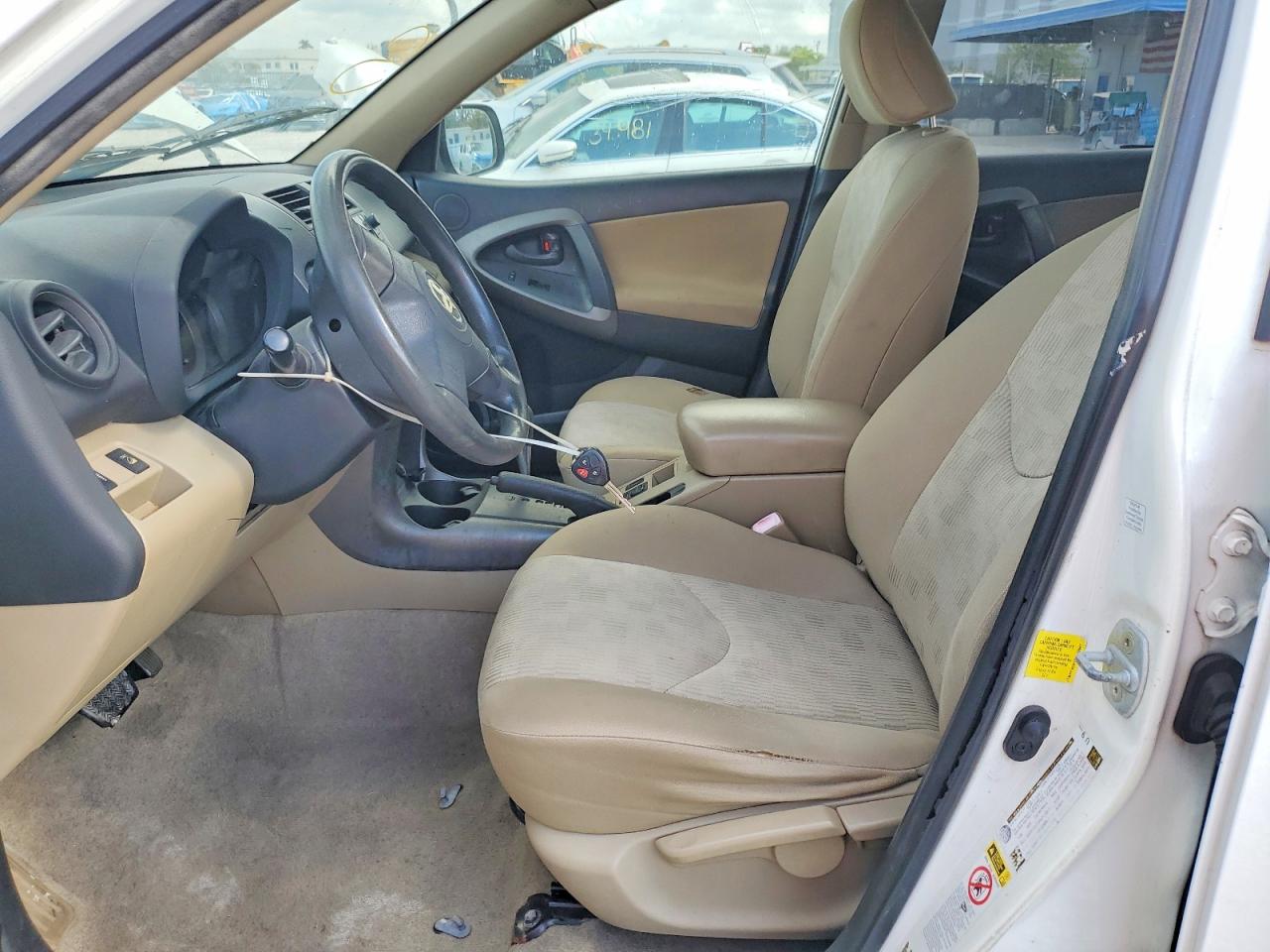 2011 TOYOTA RAV4 BASE photo 7