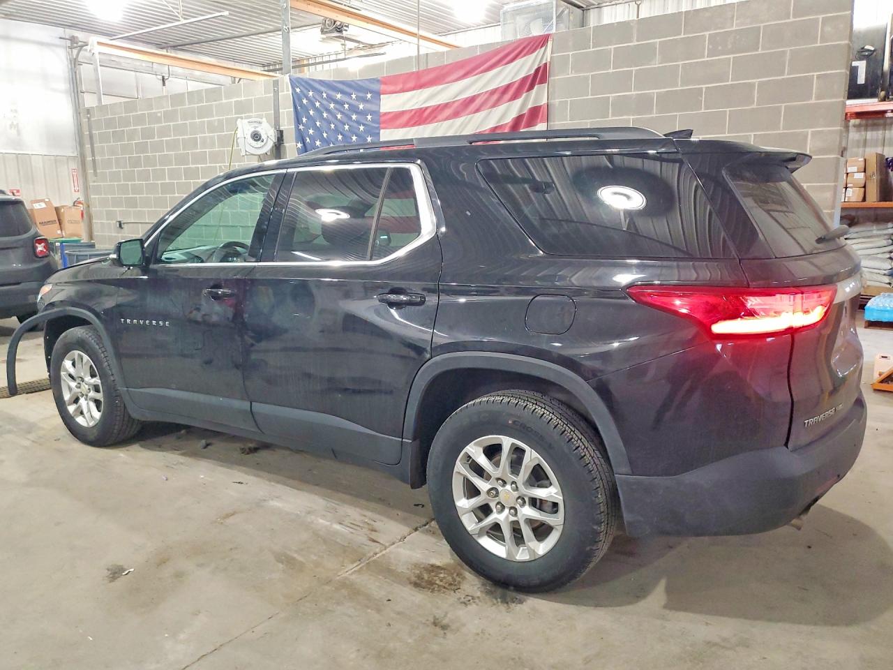 2019 CHEVROLET TRAVERSE LT photo 2