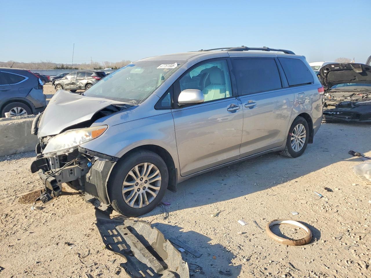 2013 TOYOTA SIENNA
