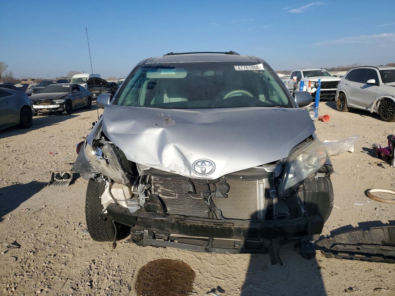 2013 TOYOTA SIENNA XLE 8-PASSENGER photo 5