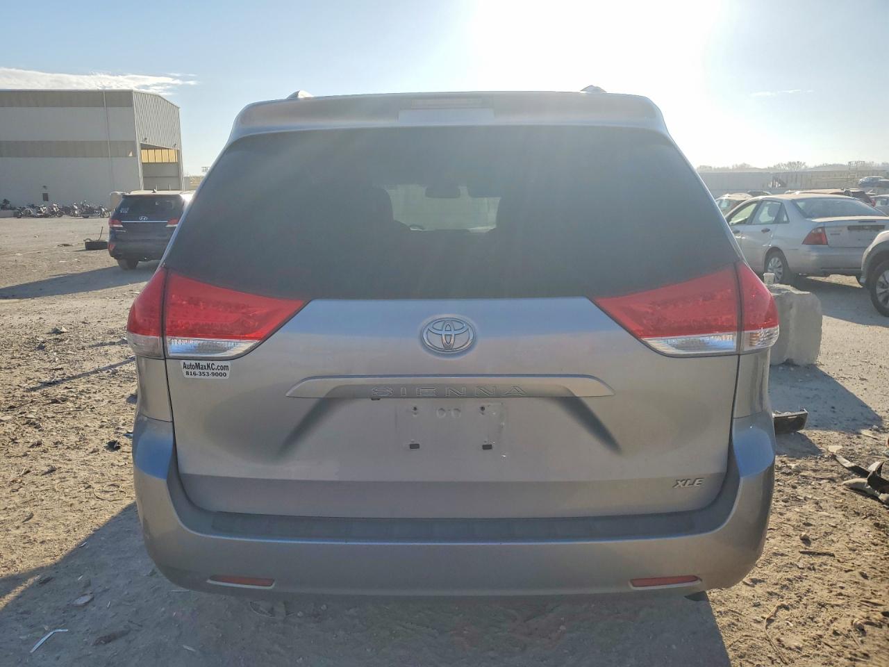 2013 TOYOTA SIENNA XLE 8-PASSENGER photo 6