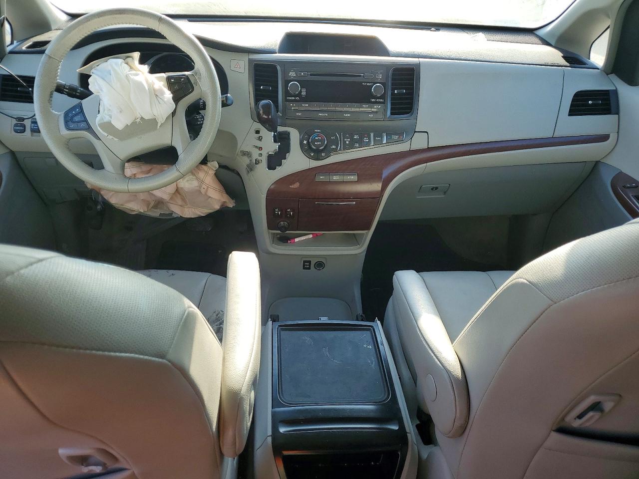 2013 TOYOTA SIENNA XLE 8-PASSENGER photo 8