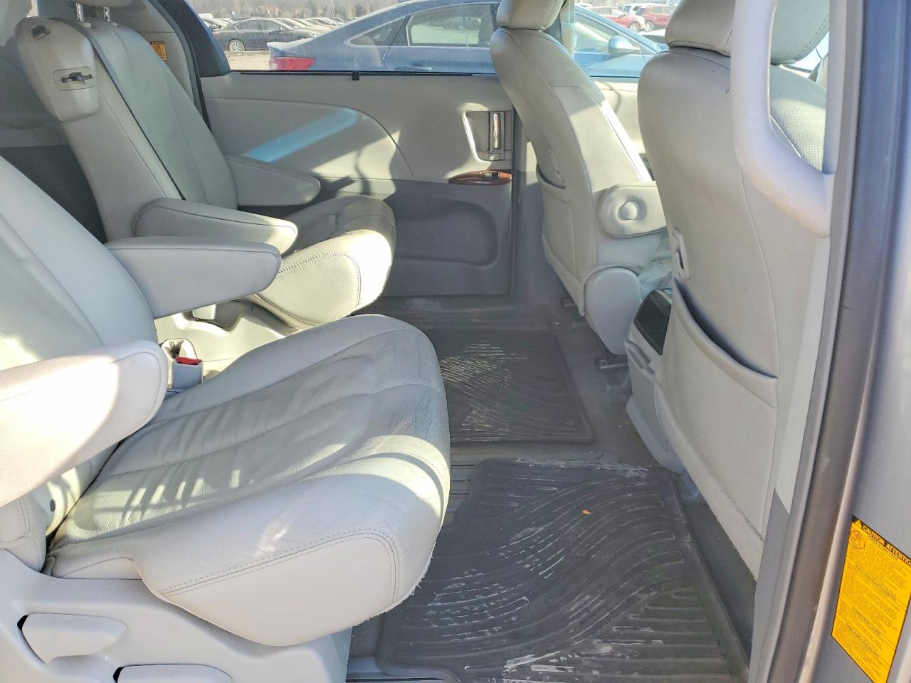 2013 TOYOTA SIENNA XLE 8-PASSENGER photo 11