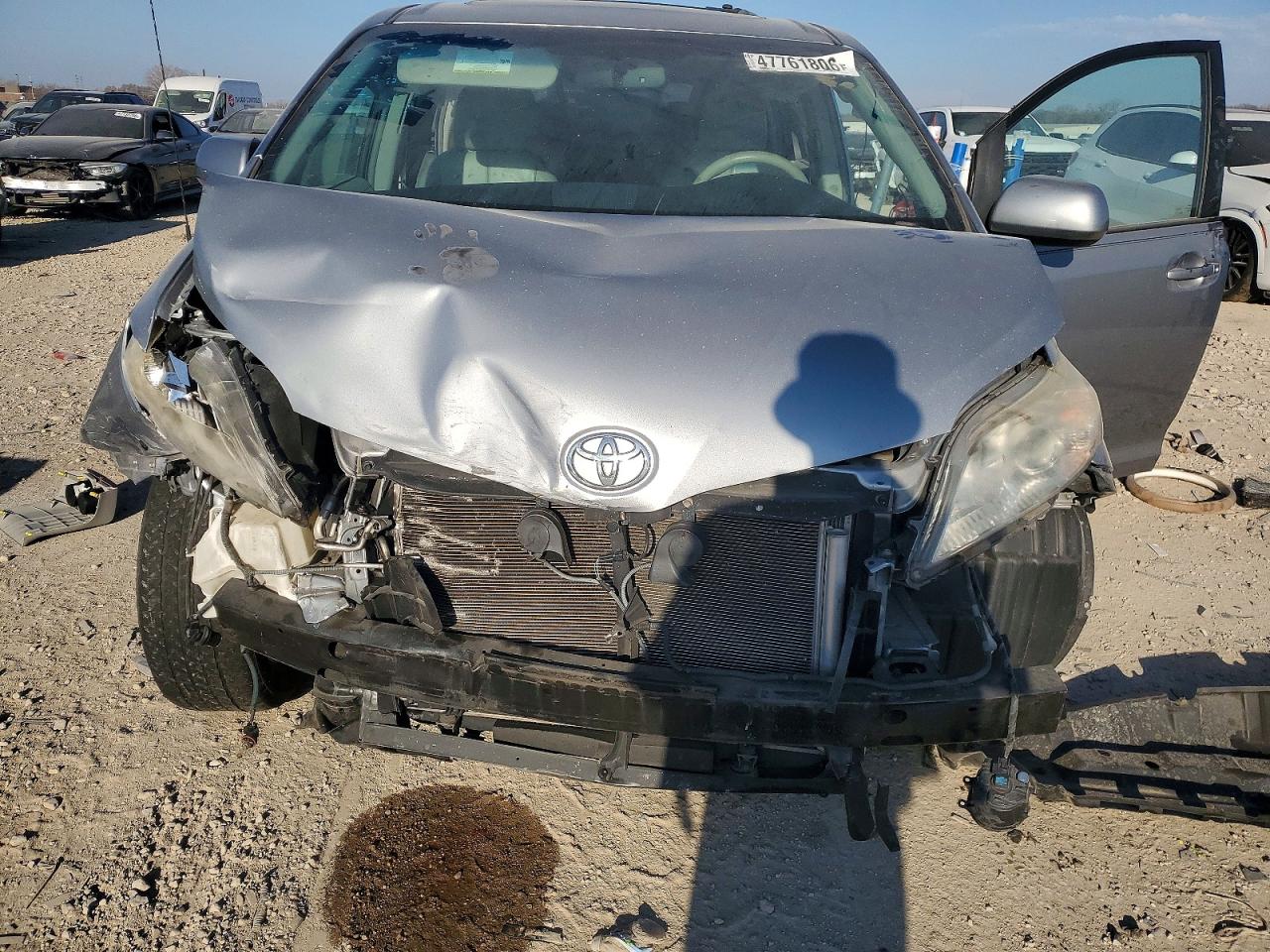 2013 TOYOTA SIENNA XLE 8-PASSENGER photo 12