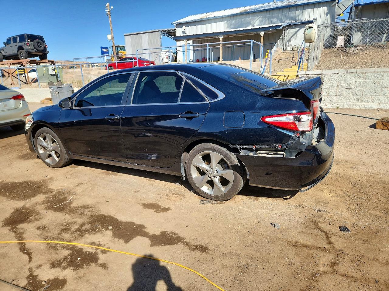 2016 TOYOTA CAMRY LE photo 2