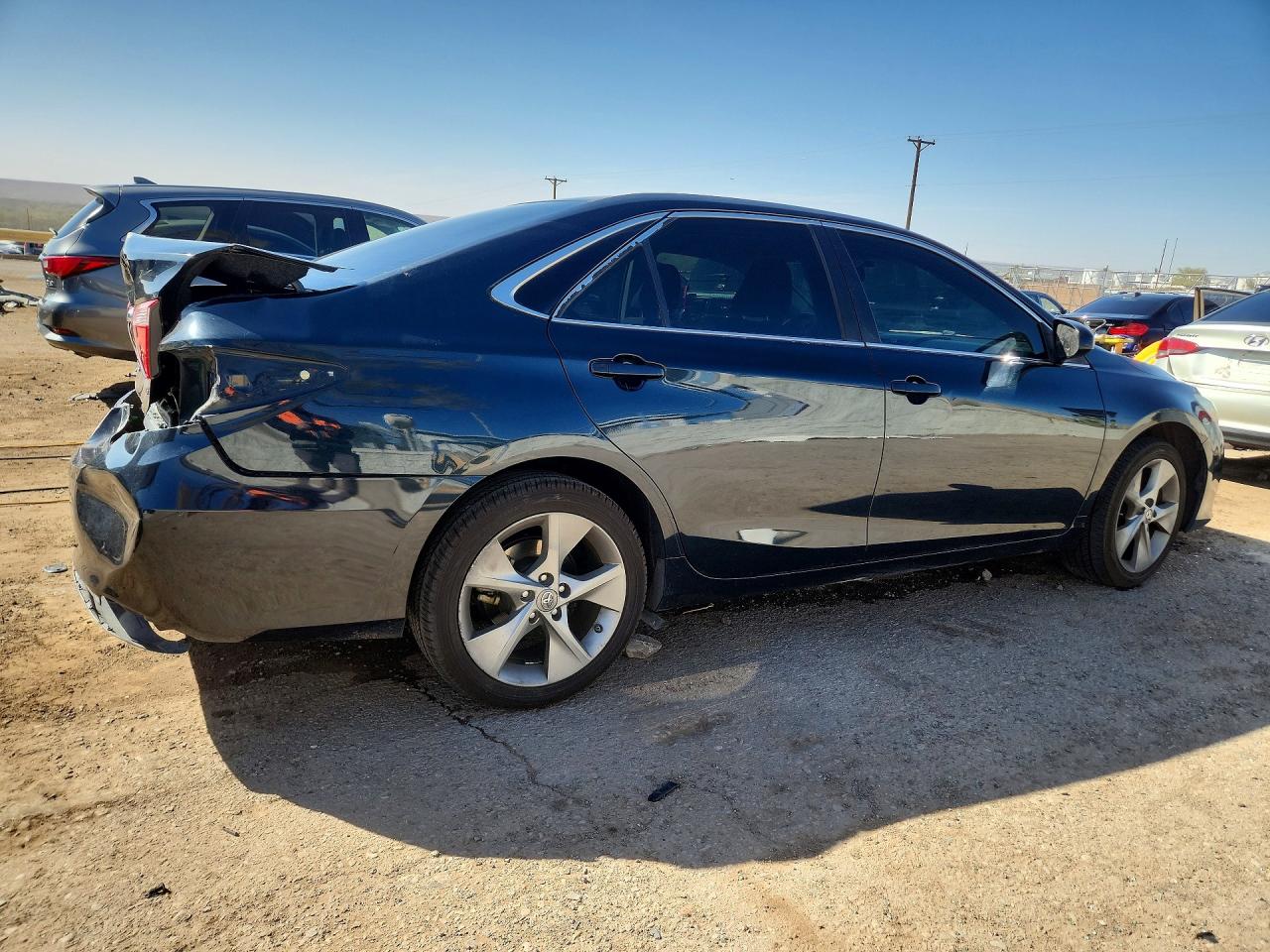 2016 TOYOTA CAMRY LE photo 3