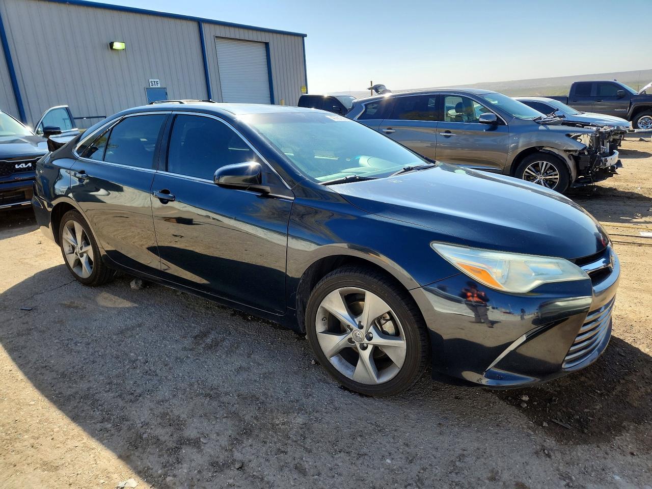 2016 TOYOTA CAMRY LE photo 4