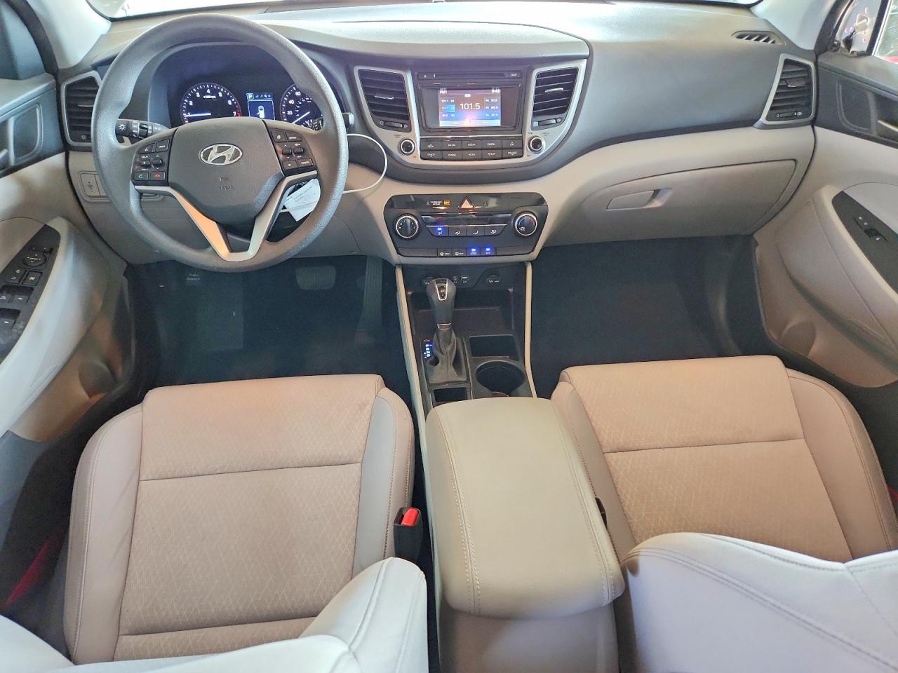 2017 HYUNDAI TUCSON SE photo 15