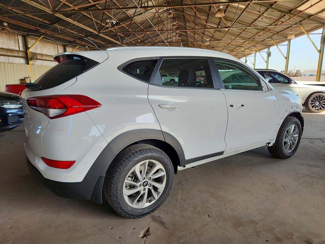 2017 HYUNDAI TUCSON SE photo 5