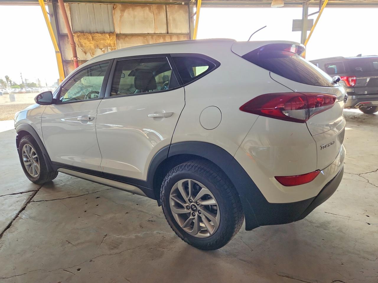 2017 HYUNDAI TUCSON SE photo 3