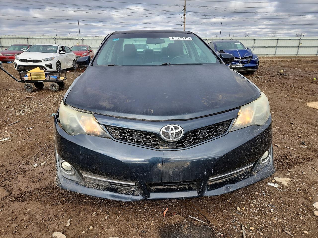 2013 TOYOTA CAMRY SE photo 5