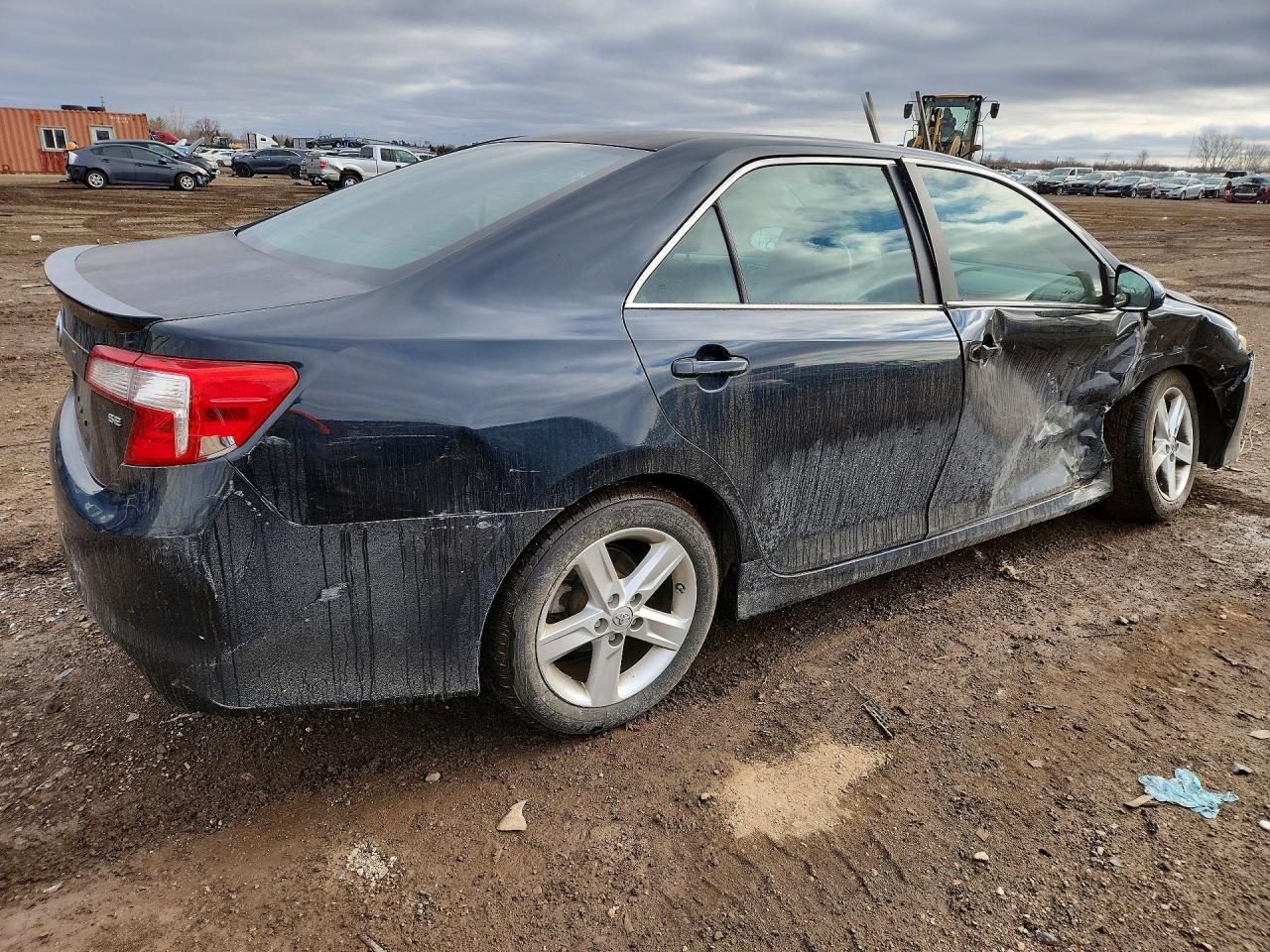 2013 TOYOTA CAMRY SE photo 3