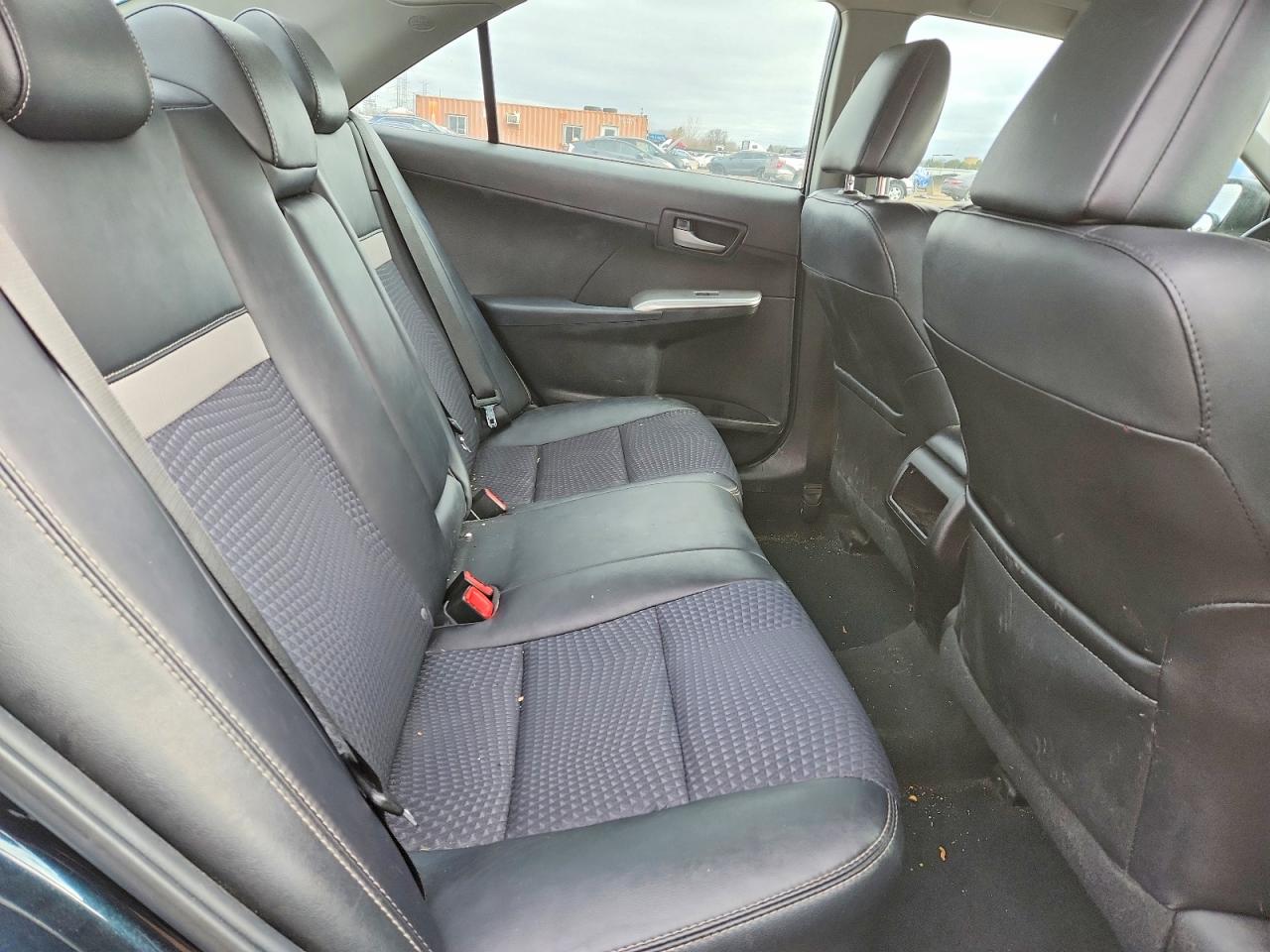 2013 TOYOTA CAMRY SE photo 10