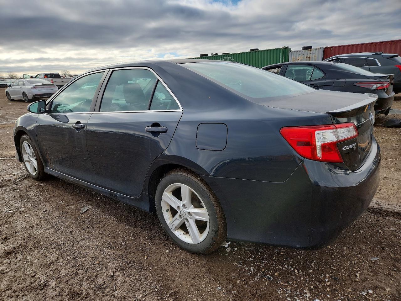 2013 TOYOTA CAMRY SE photo 2