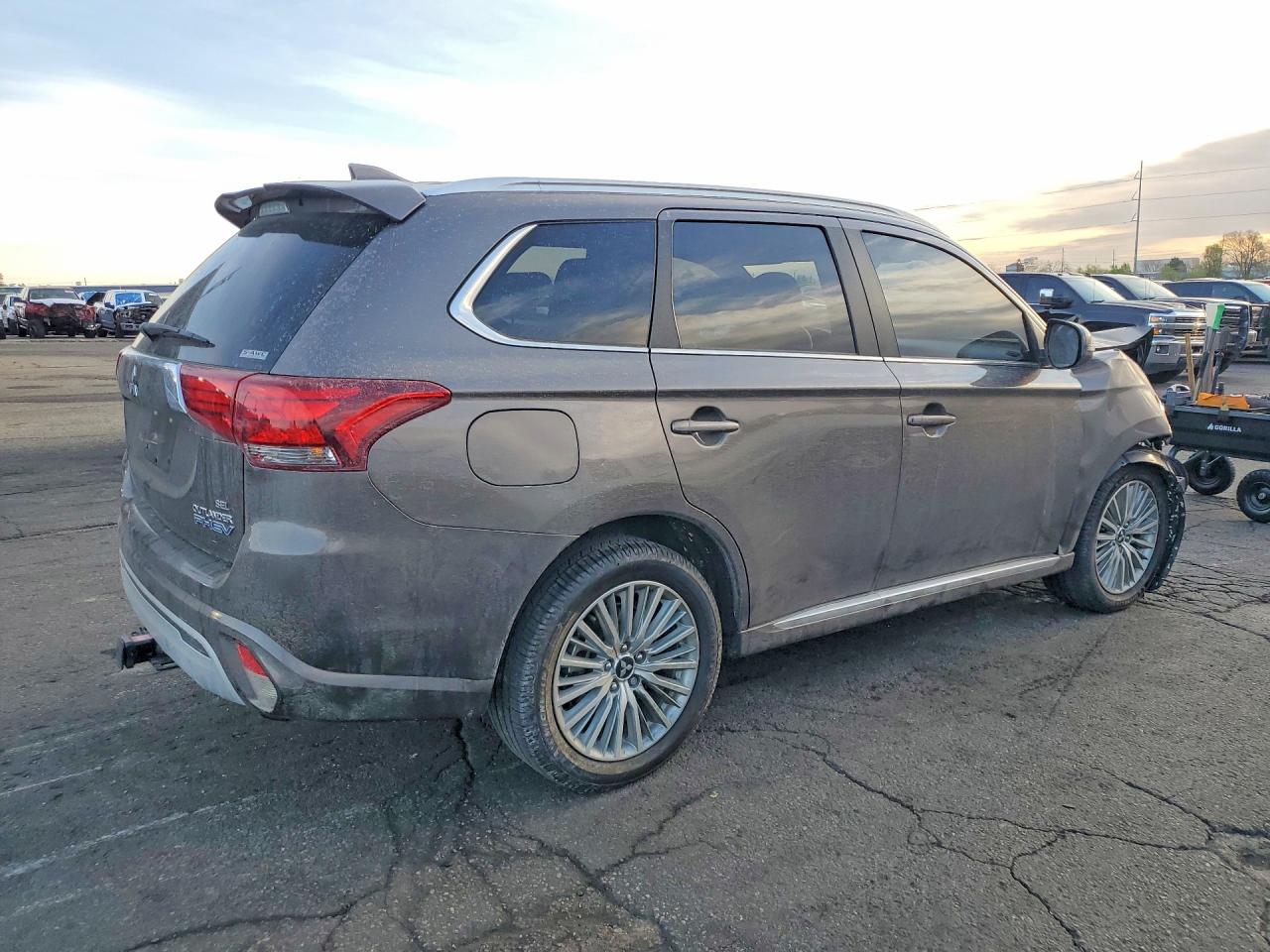 2019 MITSUBISHI OUTLANDER photo 3