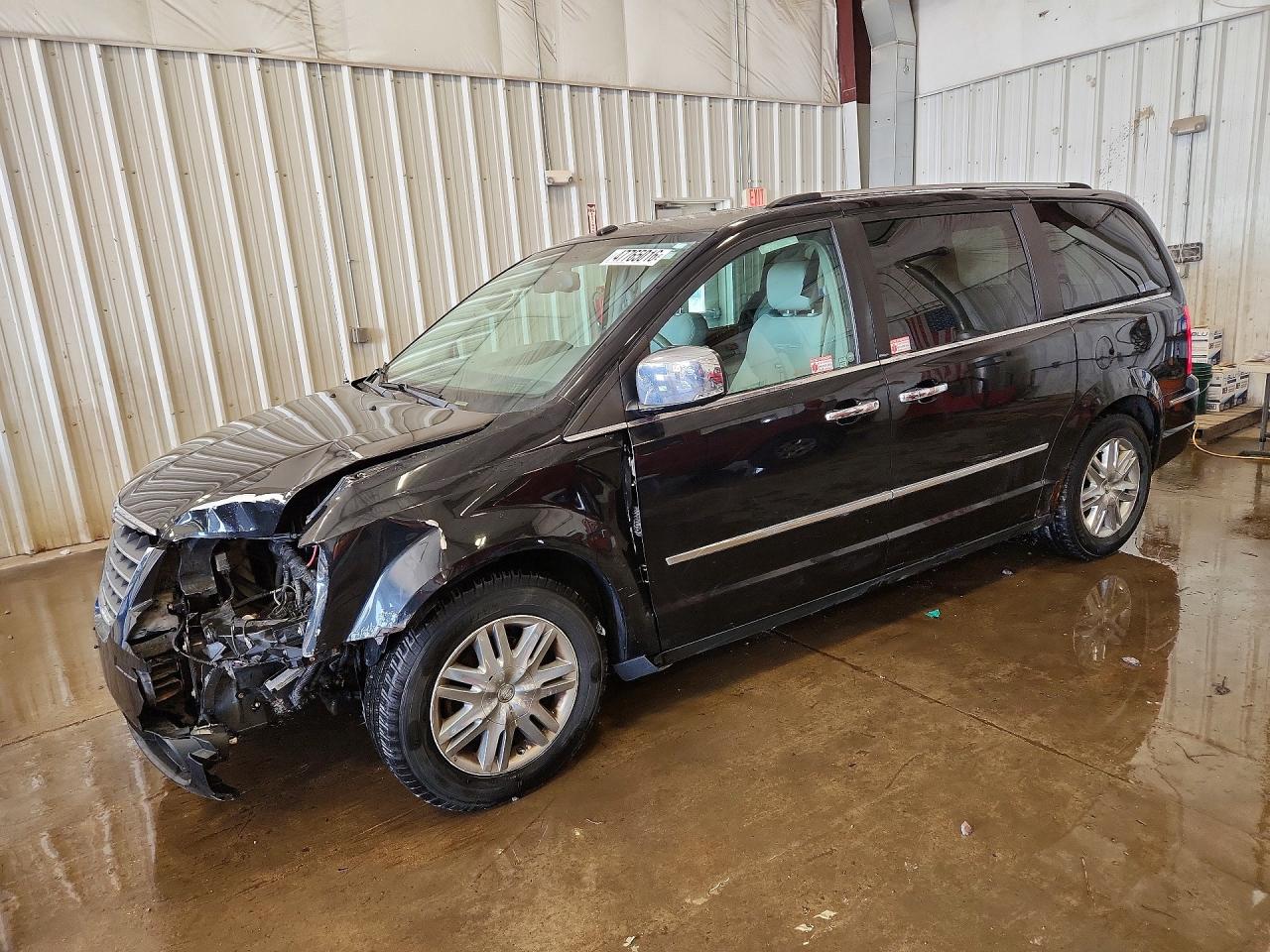 2010 CHRYSLER TOWN & COUNTRY
