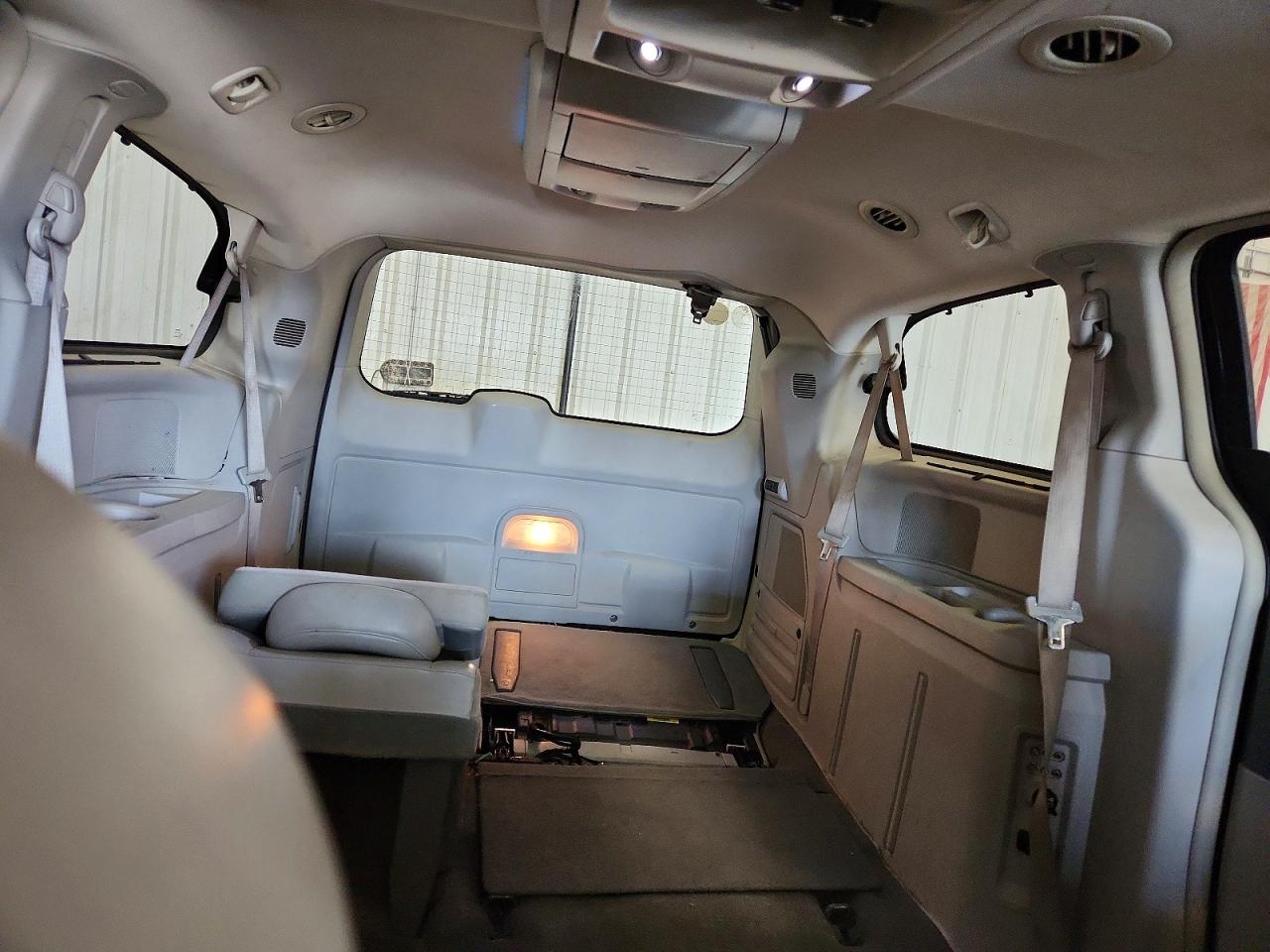 2010 CHRYSLER TOWN & COUNTRY LIMITED photo 28