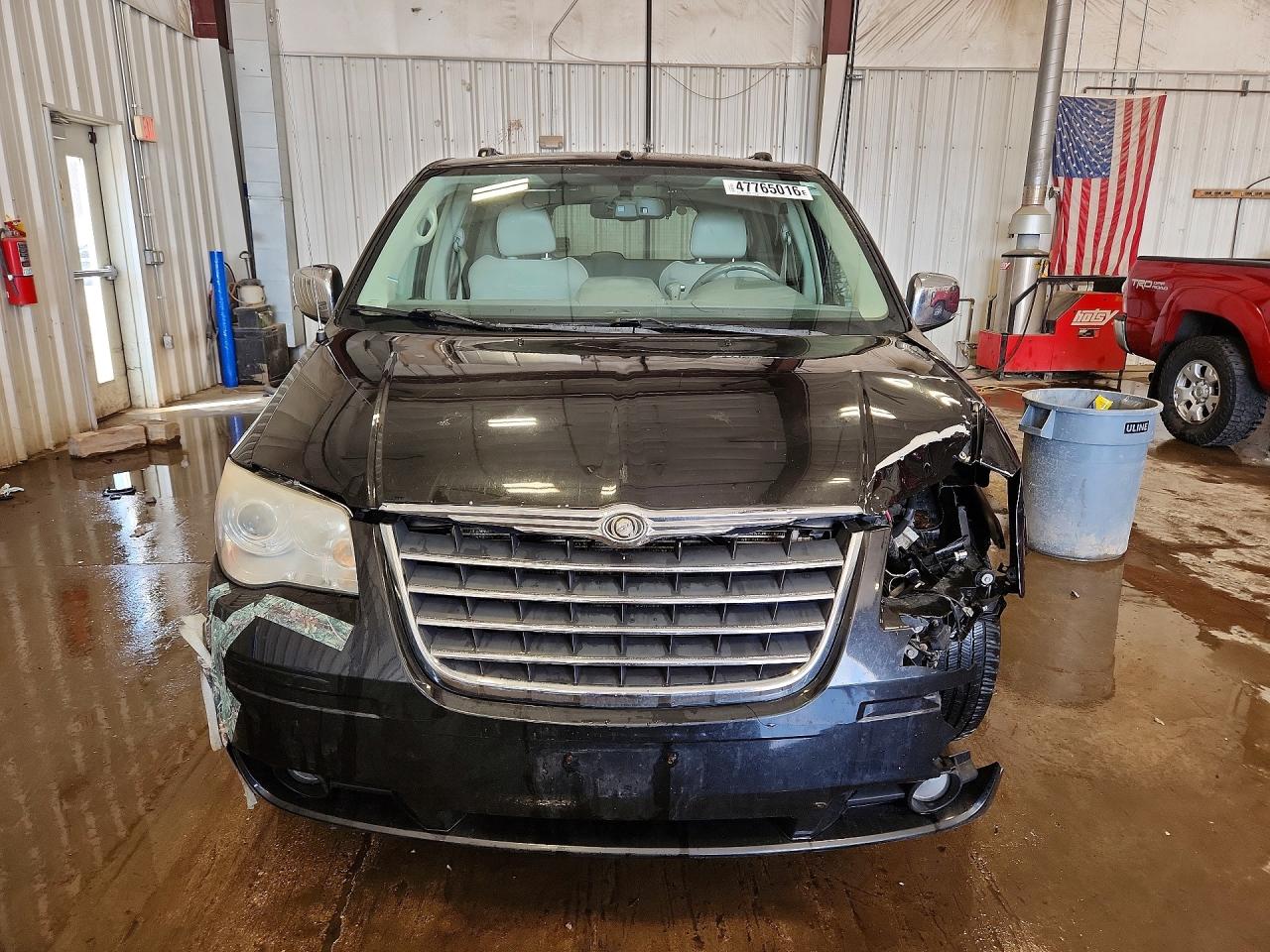 2010 CHRYSLER TOWN & COUNTRY LIMITED photo 13