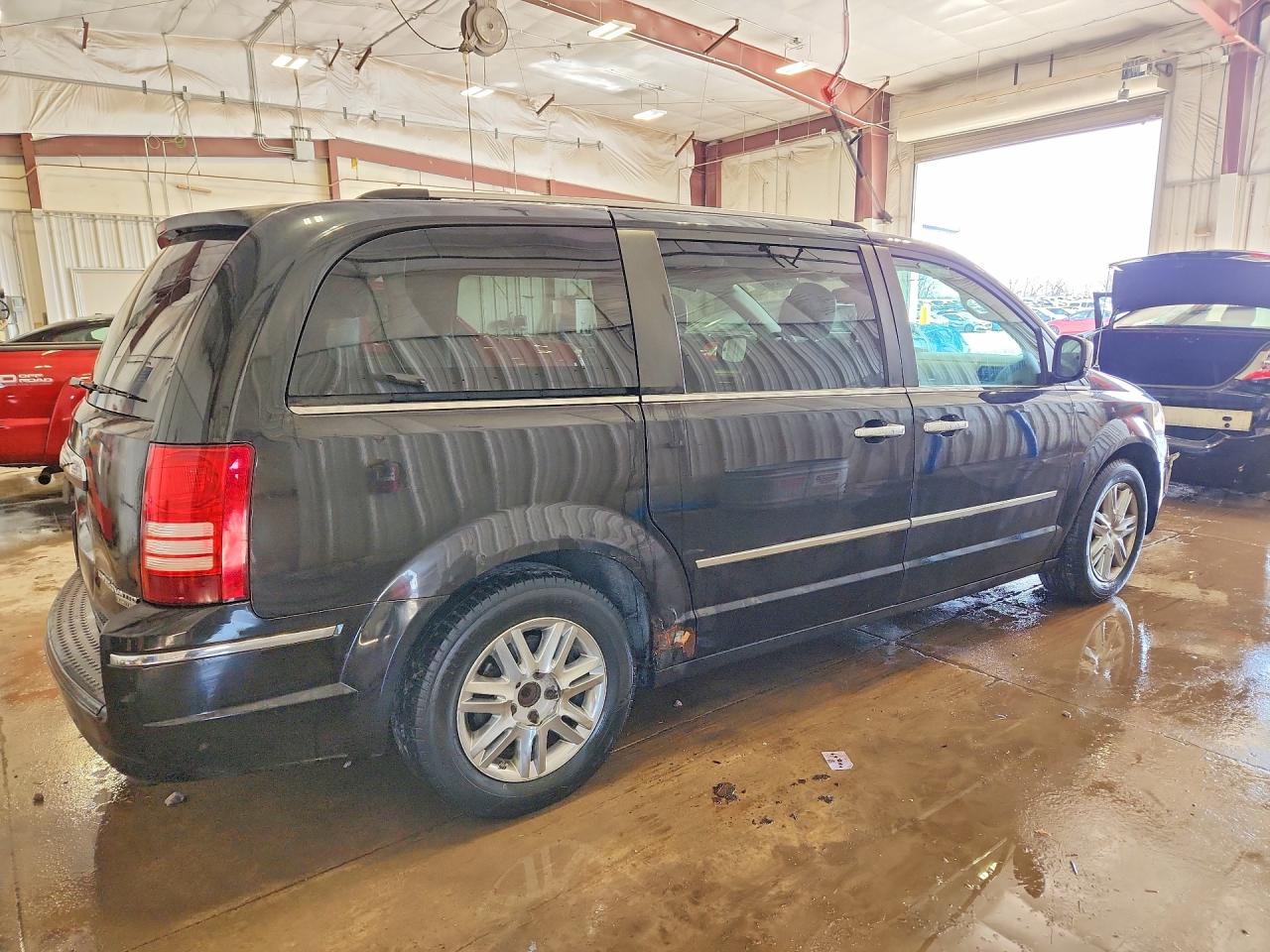2010 CHRYSLER TOWN & COUNTRY LIMITED photo 7