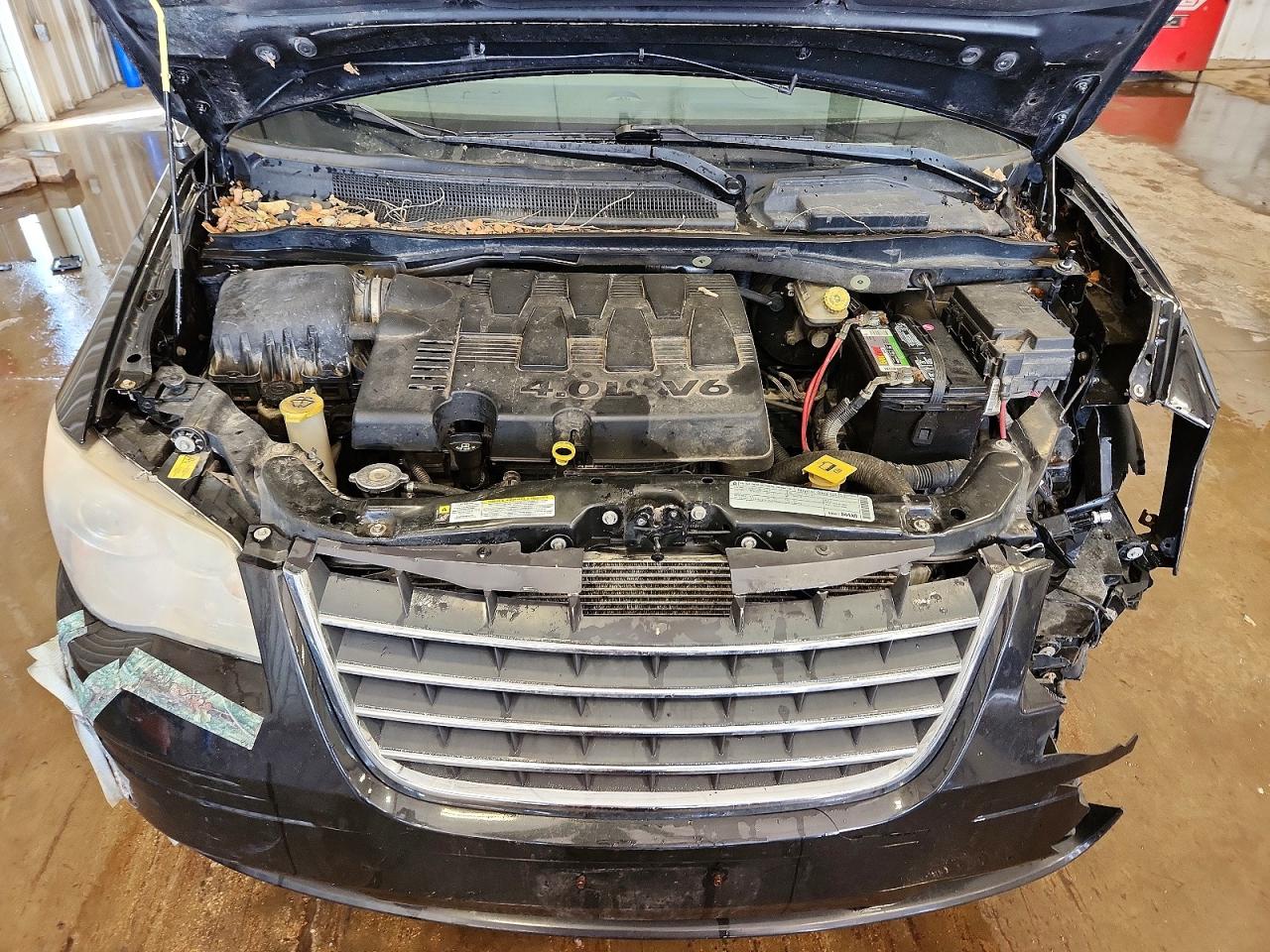 2010 CHRYSLER TOWN & COUNTRY LIMITED photo 34