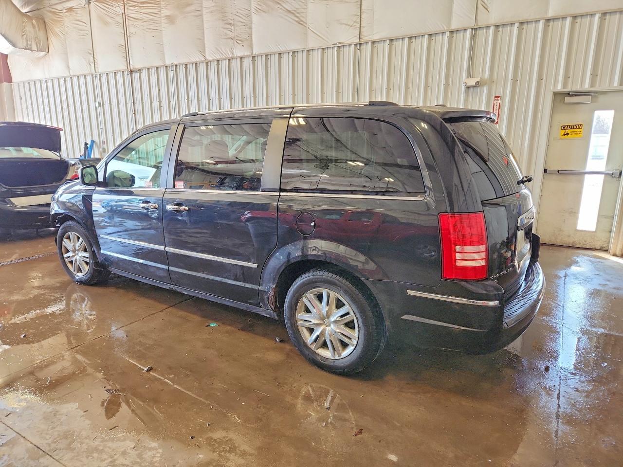 2010 CHRYSLER TOWN & COUNTRY LIMITED photo 4