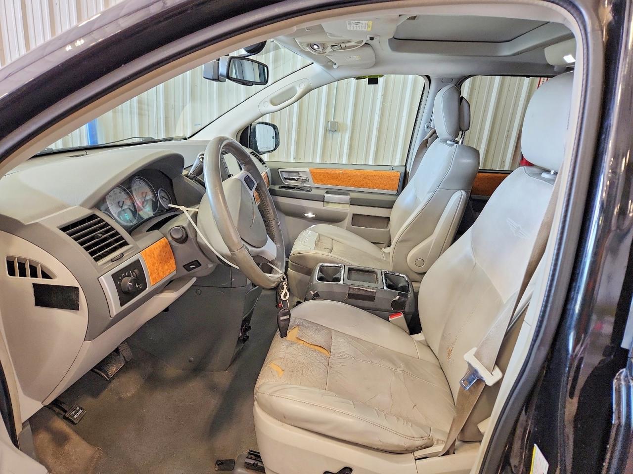 2010 CHRYSLER TOWN & COUNTRY LIMITED photo 19