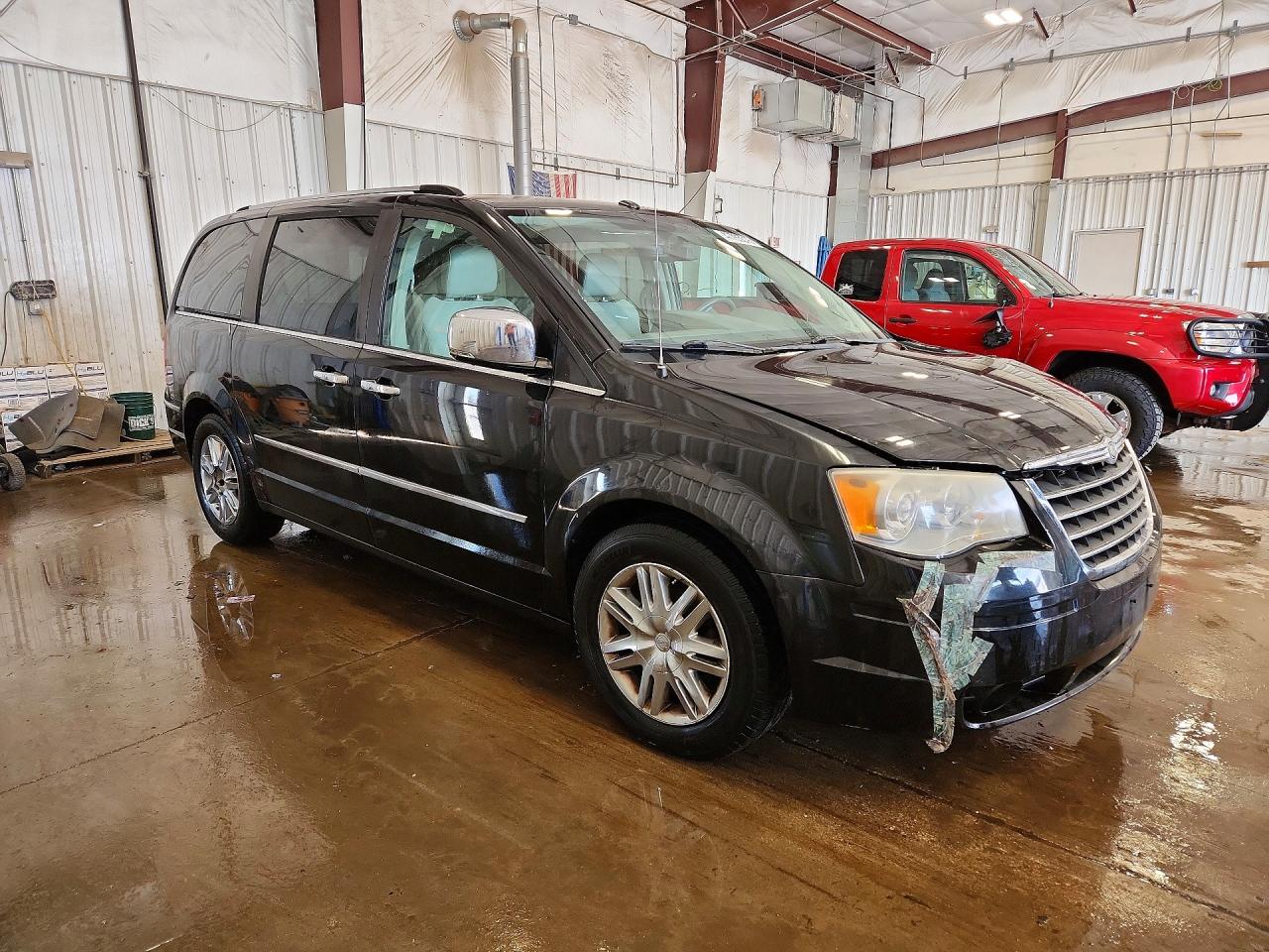 2010 CHRYSLER TOWN & COUNTRY LIMITED photo 10