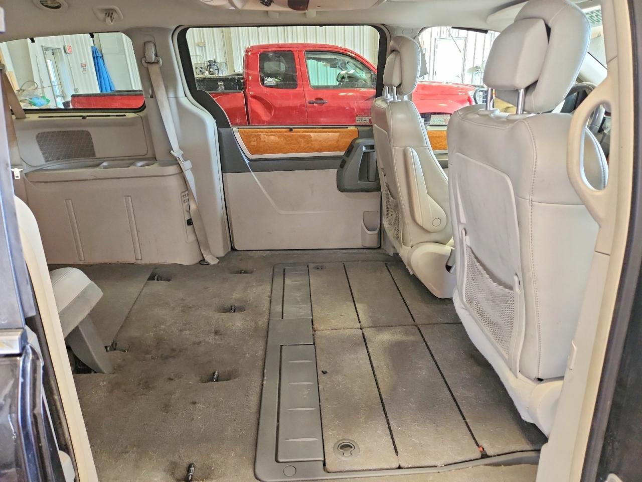 2010 CHRYSLER TOWN & COUNTRY LIMITED photo 31