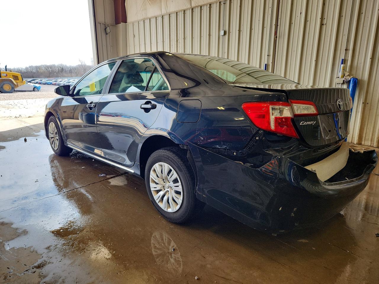 2014 TOYOTA CAMRY LE photo 3
