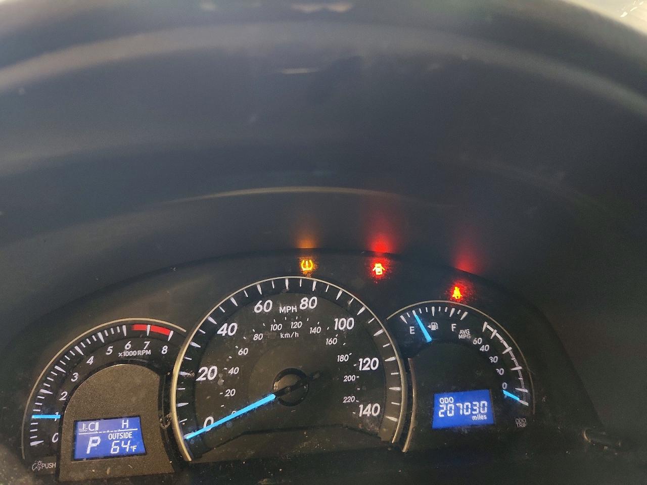 2014 TOYOTA CAMRY LE photo 17