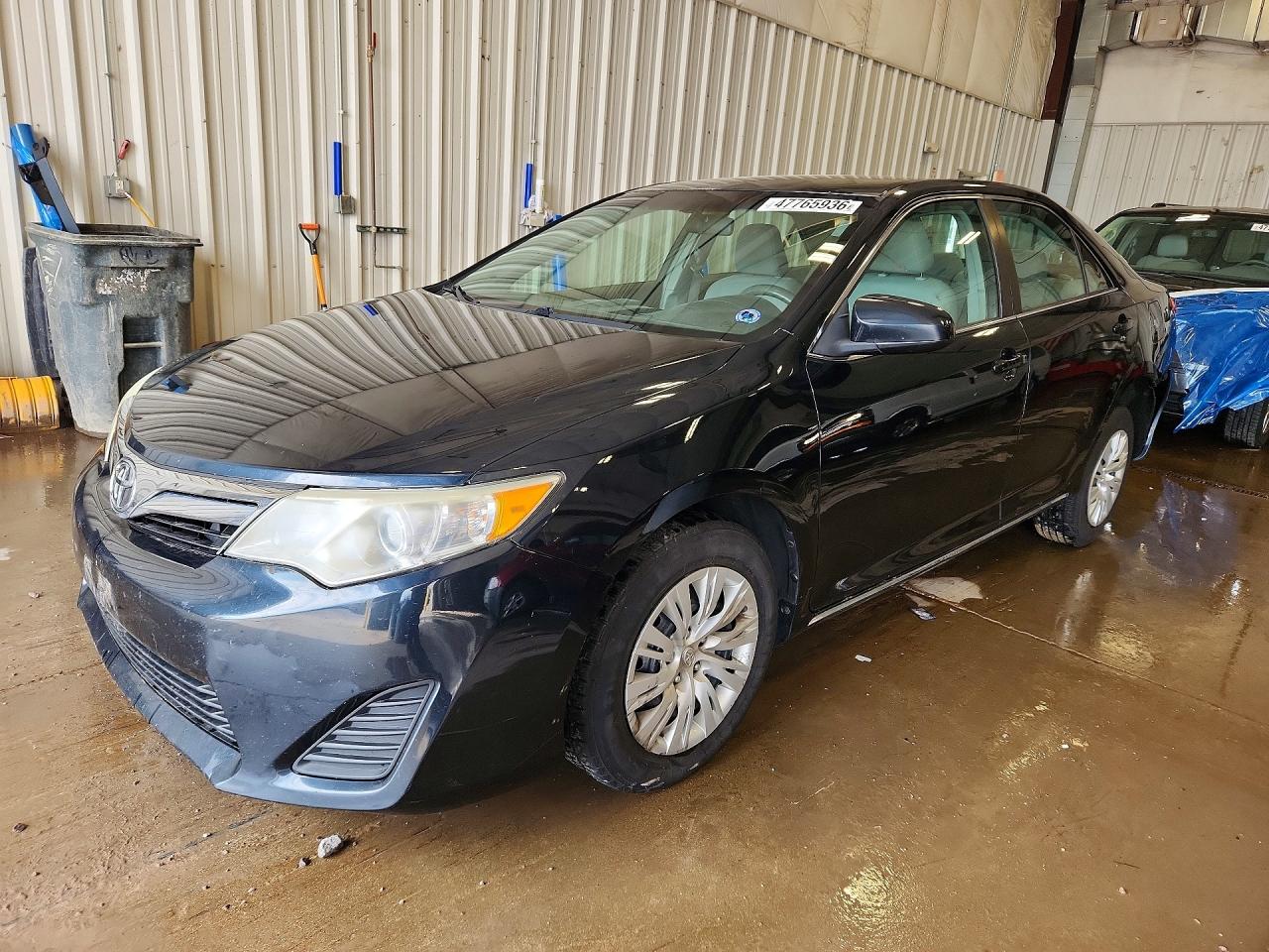 2014 TOYOTA CAMRY