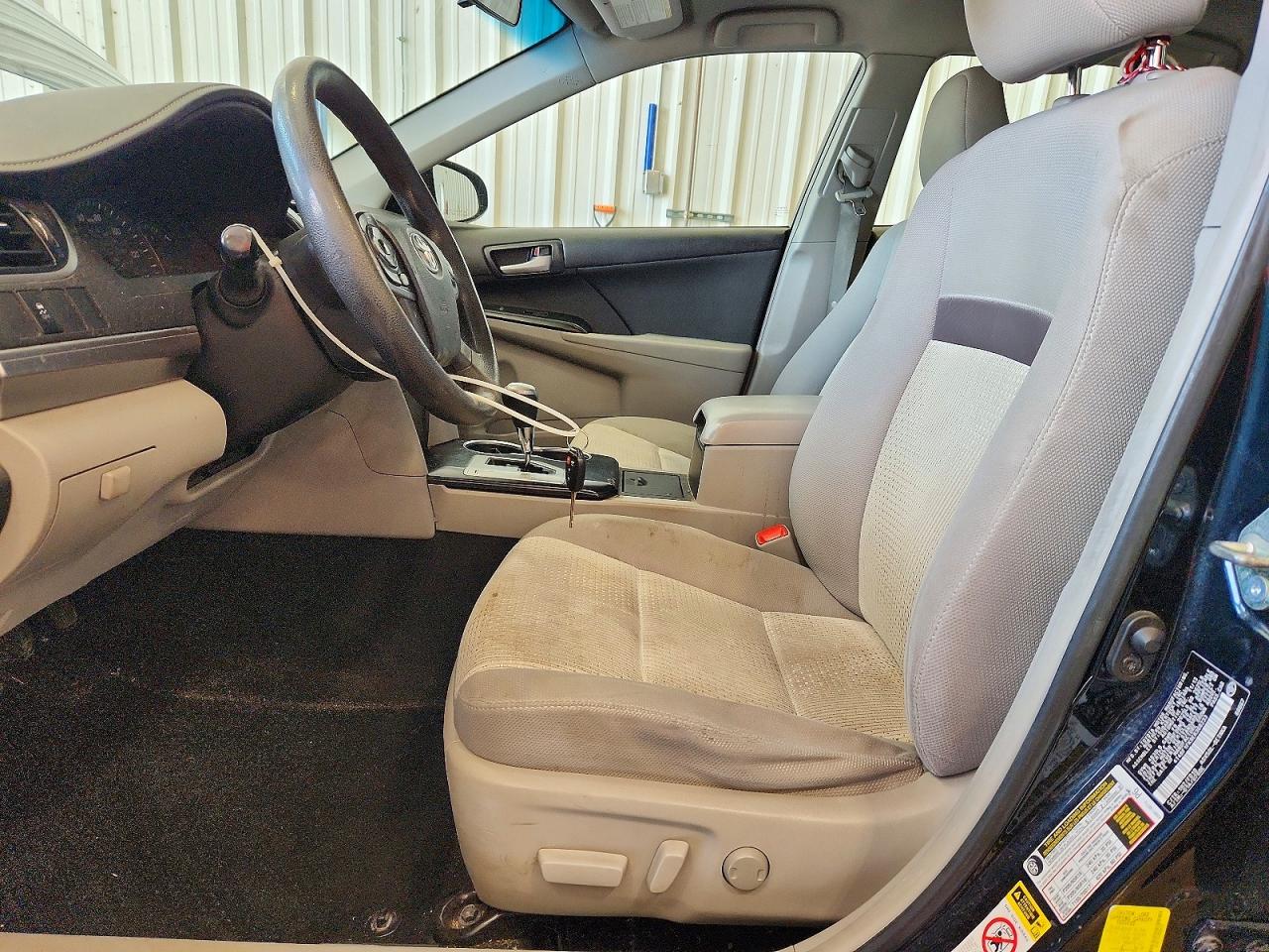 2014 TOYOTA CAMRY LE photo 13