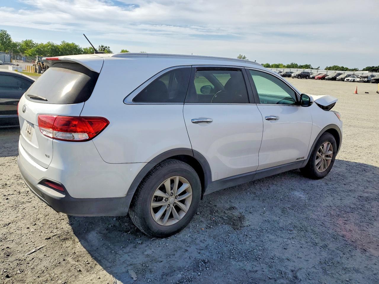 2017 KIA SORENTO LX V6 photo 3