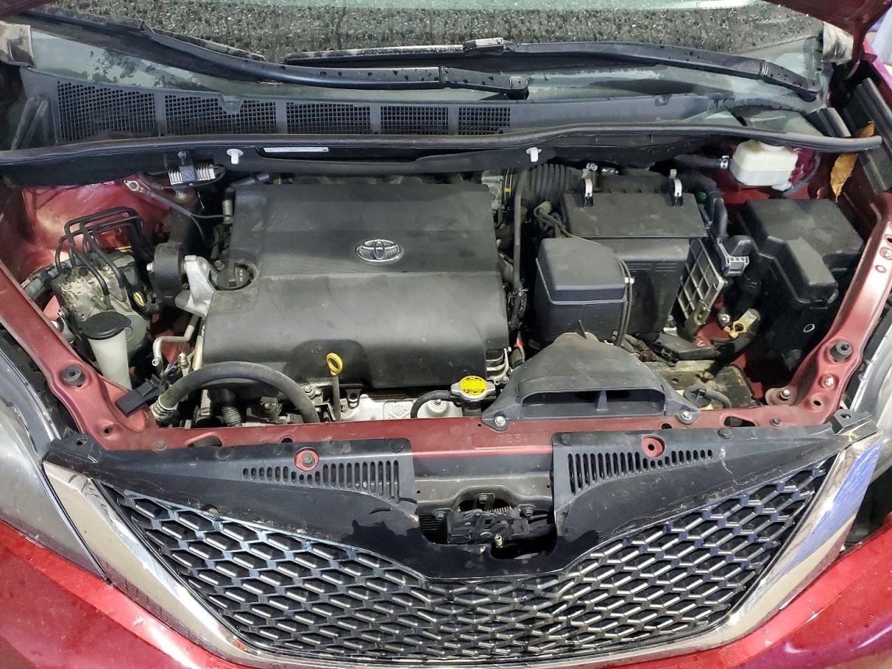 2014 TOYOTA SIENNA SE 8-PASSENGER photo 23
