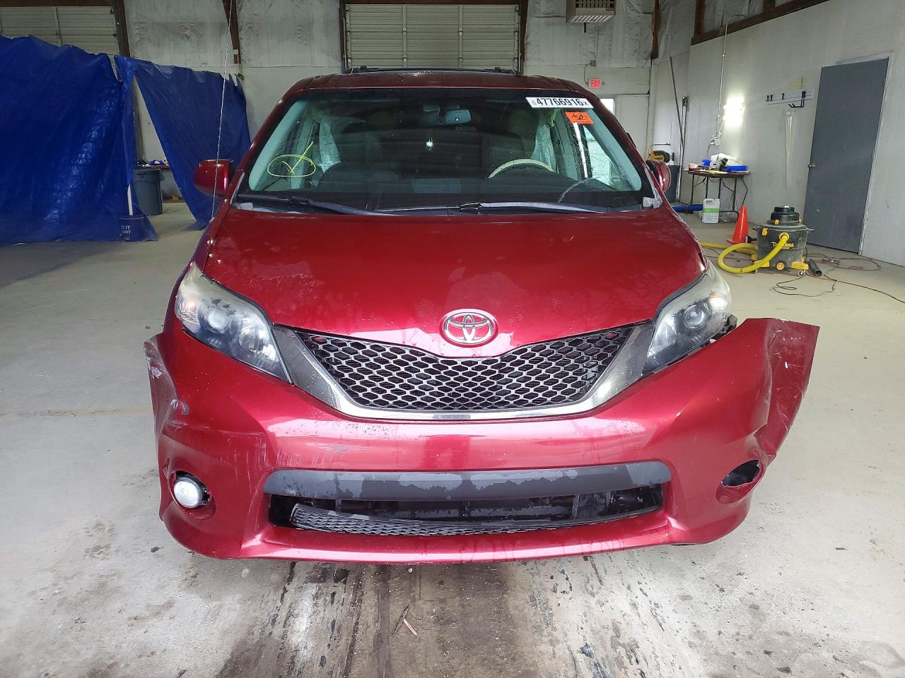 2014 TOYOTA SIENNA SE 8-PASSENGER photo 9