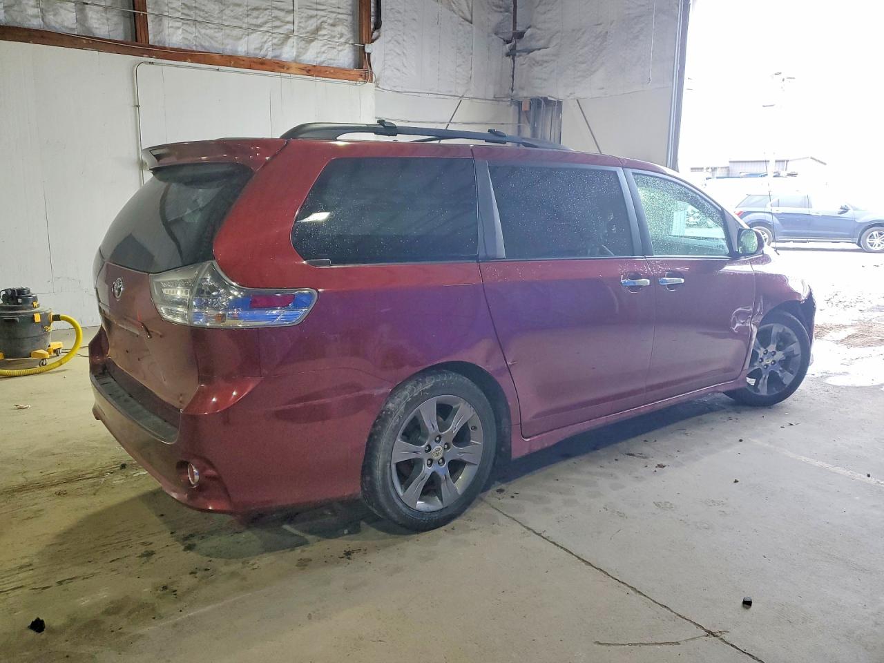 2014 TOYOTA SIENNA SE 8-PASSENGER photo 5