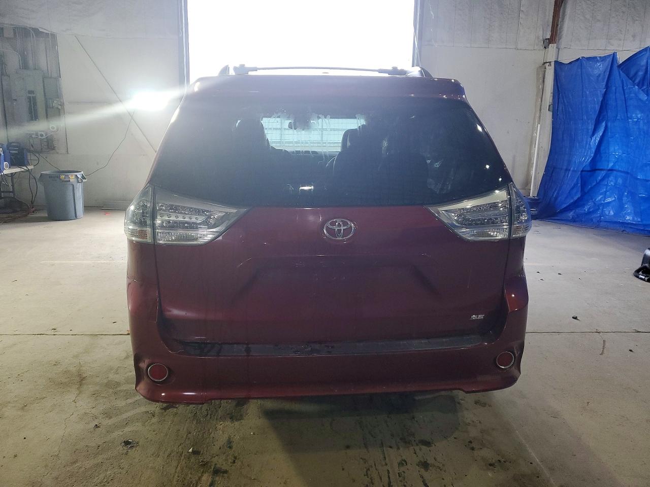 2014 TOYOTA SIENNA SE 8-PASSENGER photo 11