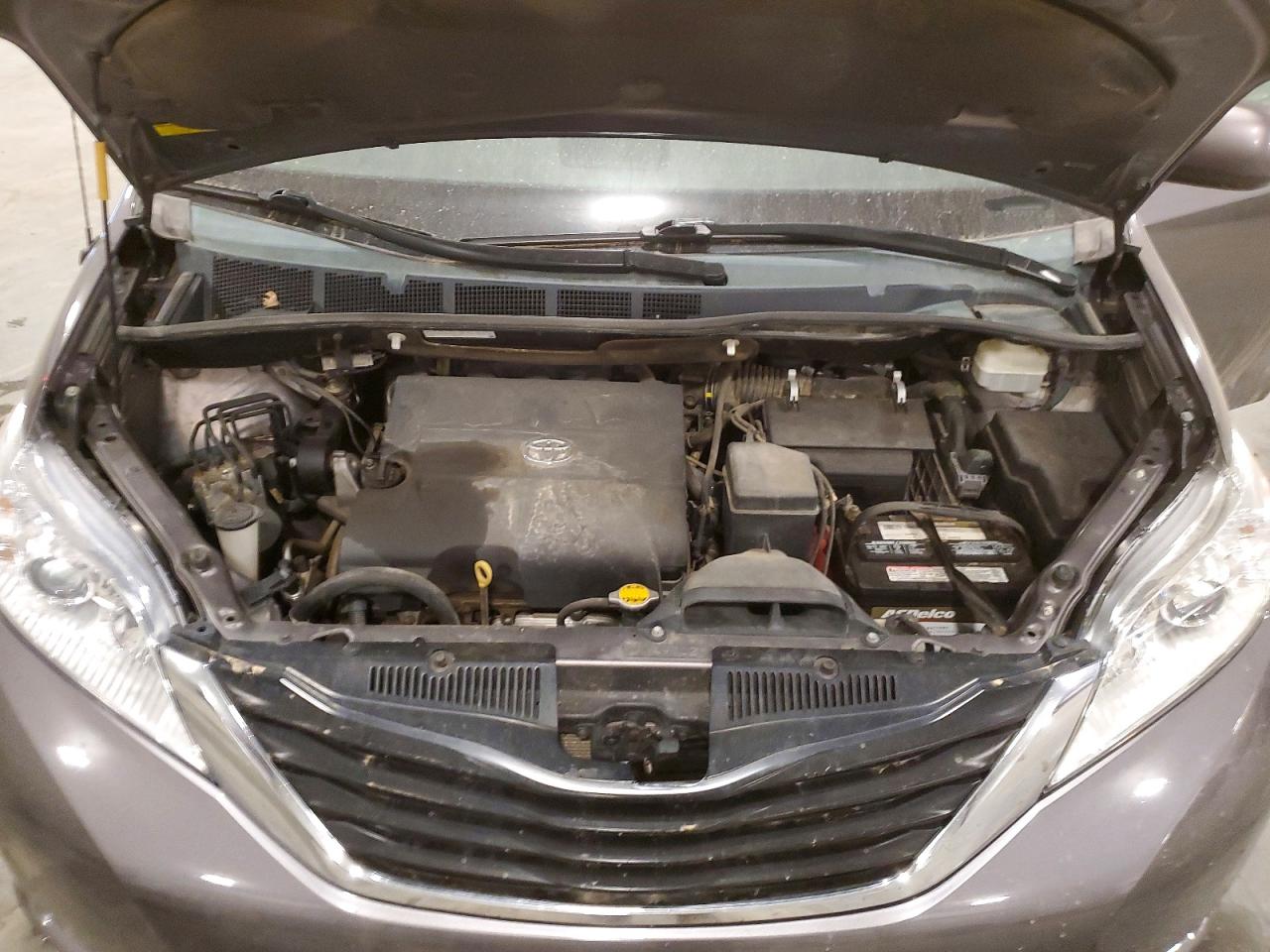 2013 TOYOTA SIENNA LE 8-PASSENGER photo 12