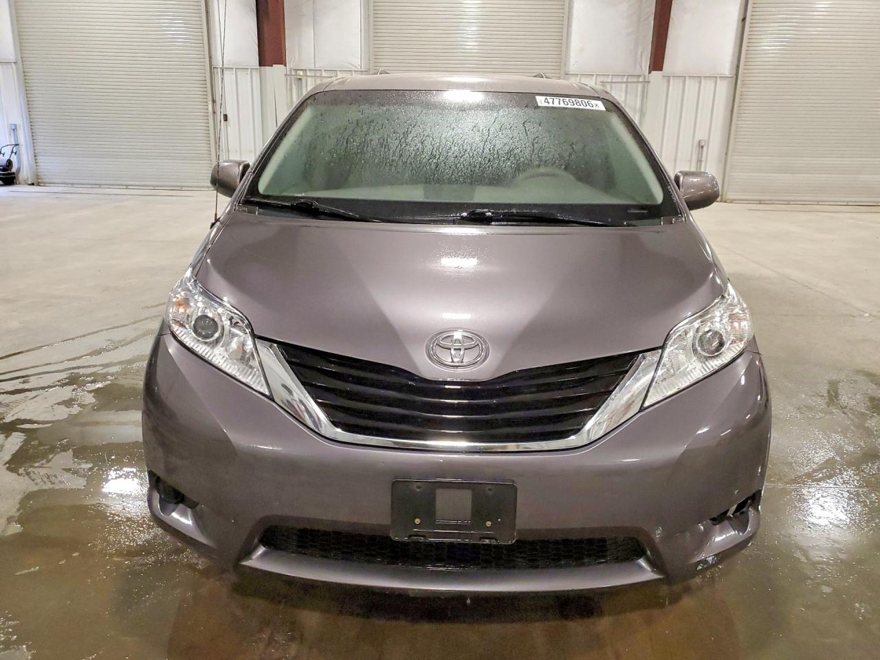 2013 TOYOTA SIENNA LE 8-PASSENGER photo 5