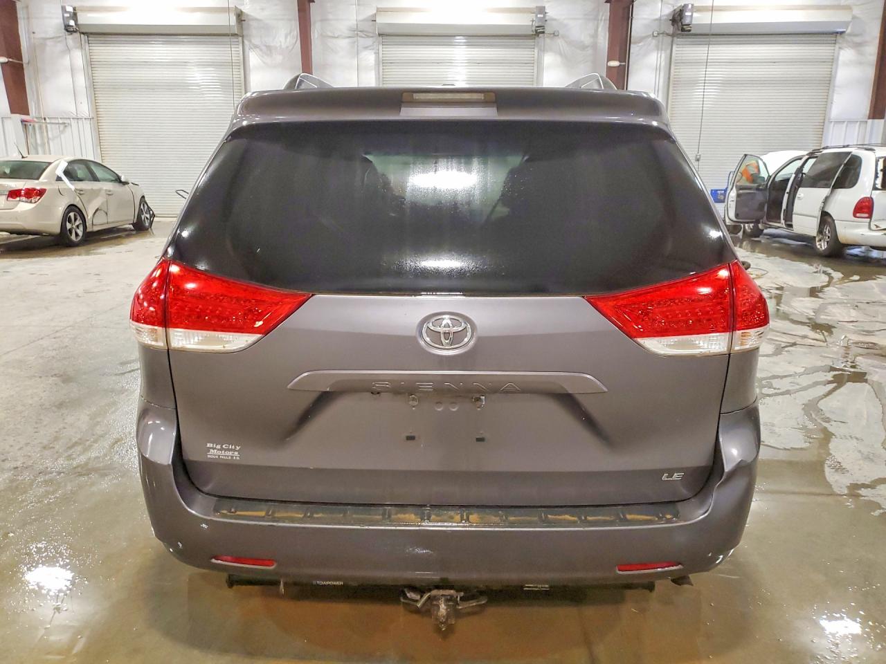 2013 TOYOTA SIENNA LE 8-PASSENGER photo 6