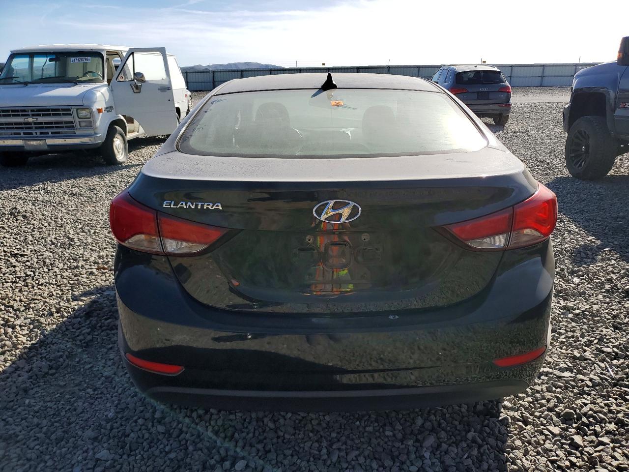 2015 HYUNDAI ELANTRA SE photo 6