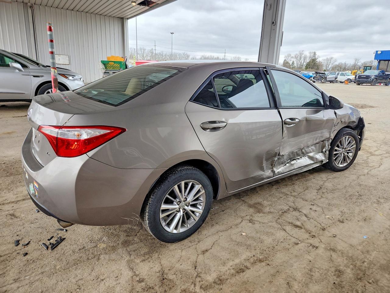 2015 TOYOTA COROLLA LE PLUS photo 3