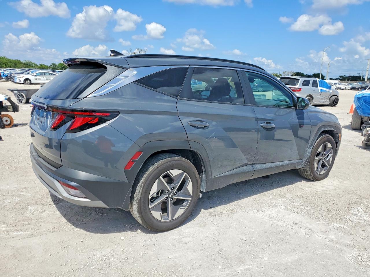 2025 HYUNDAI TUCSON SEL photo 5