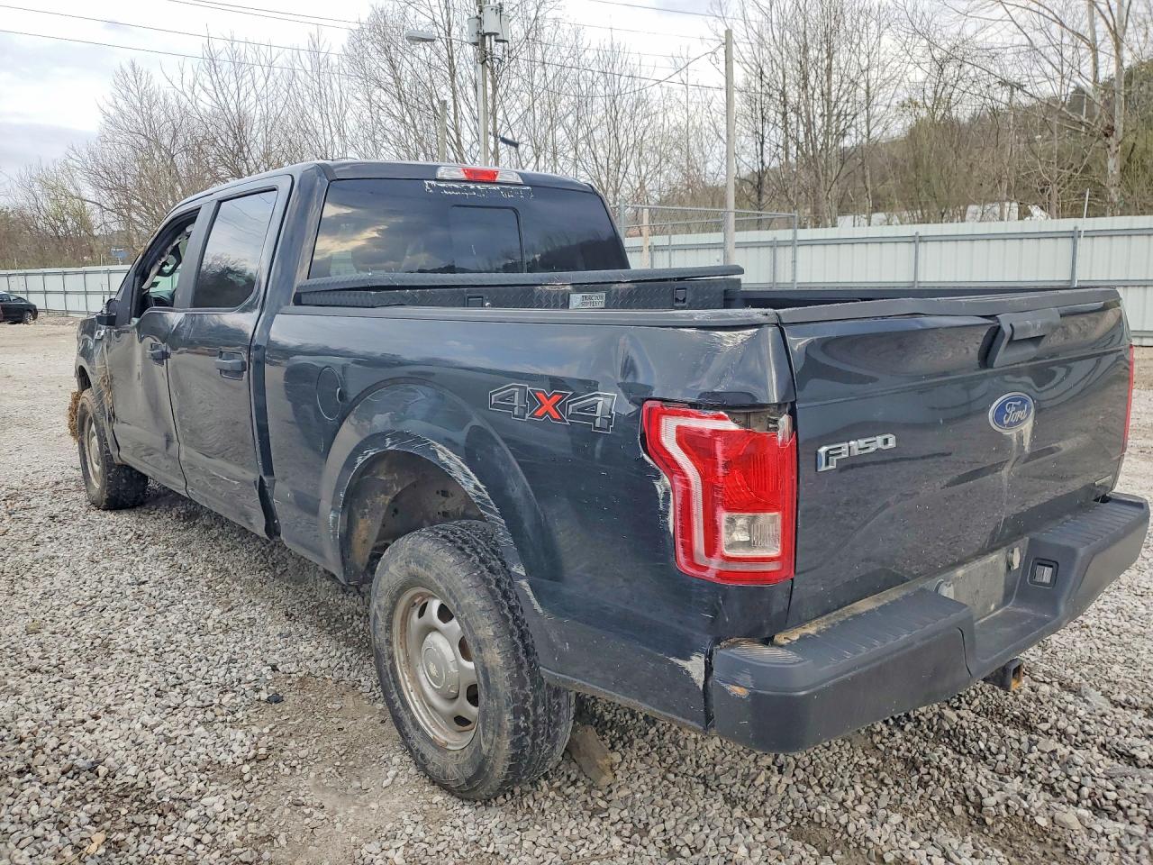 2016 FORD F150 SUPERCREW photo 2