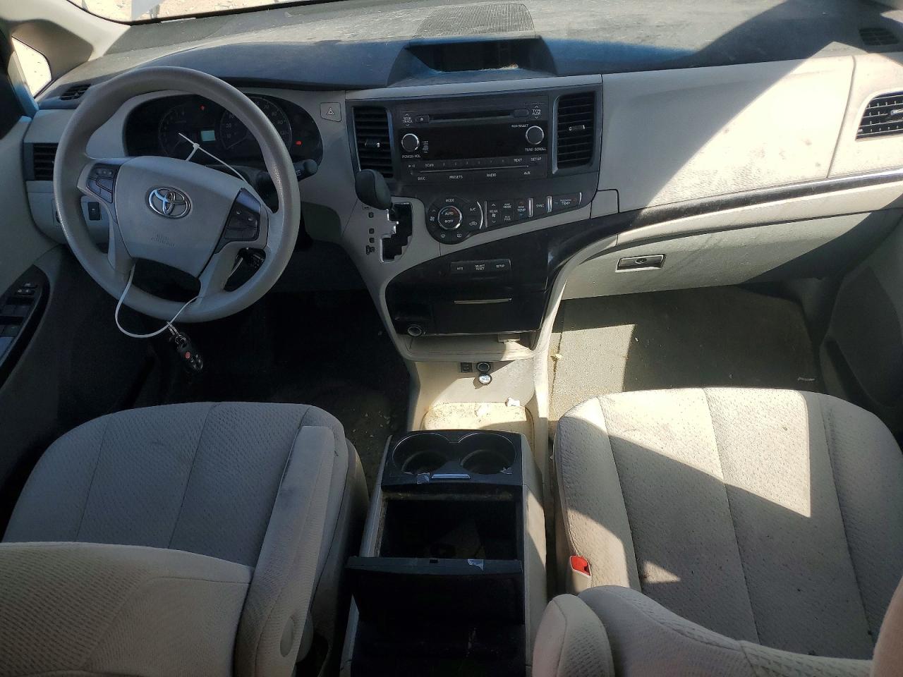 2013 TOYOTA SIENNA LE 7-PASSENGER photo 15