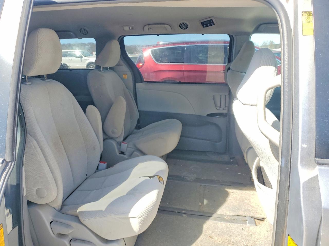 2013 TOYOTA SIENNA LE 7-PASSENGER photo 21